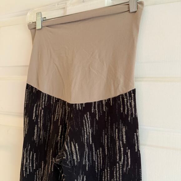 Motherhood Maternity Black Striped Abstract Leggings Over Belly Support Sz Small - Picture 2 of 5